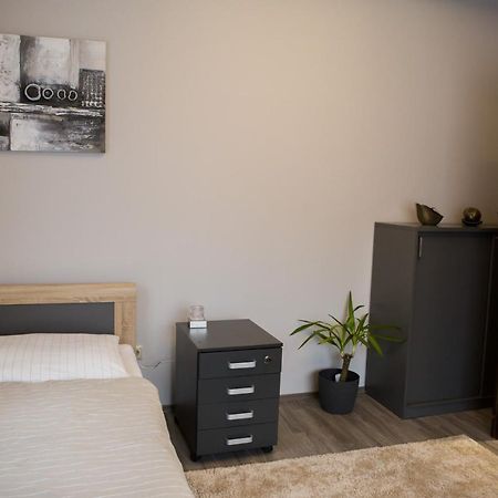 Appartamento Kikelet Apartman Szombathely Esterno foto